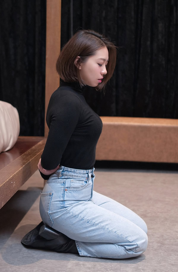 JVID写真知性MM全裸一字马吊缚无圣光套图