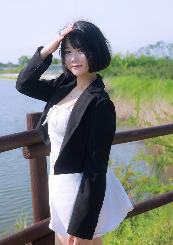 俏丽短发小美女Zia居家洗白白福利图