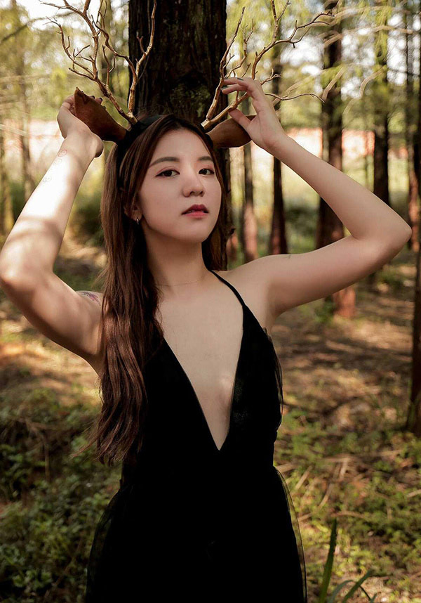 鹿角女孩卡洛琳Caloline 野外再次解放