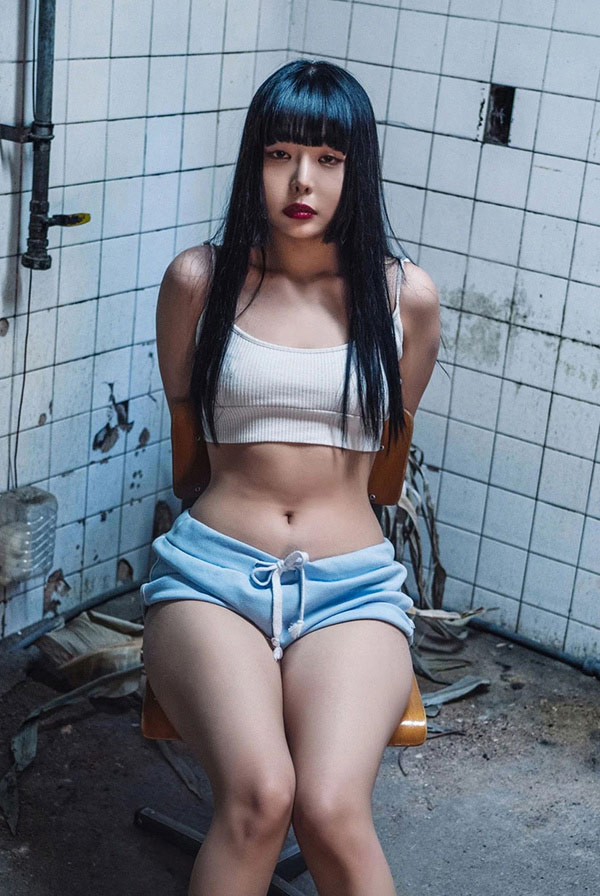 内心狂野的妹子被束缚只能乖乖成女奴