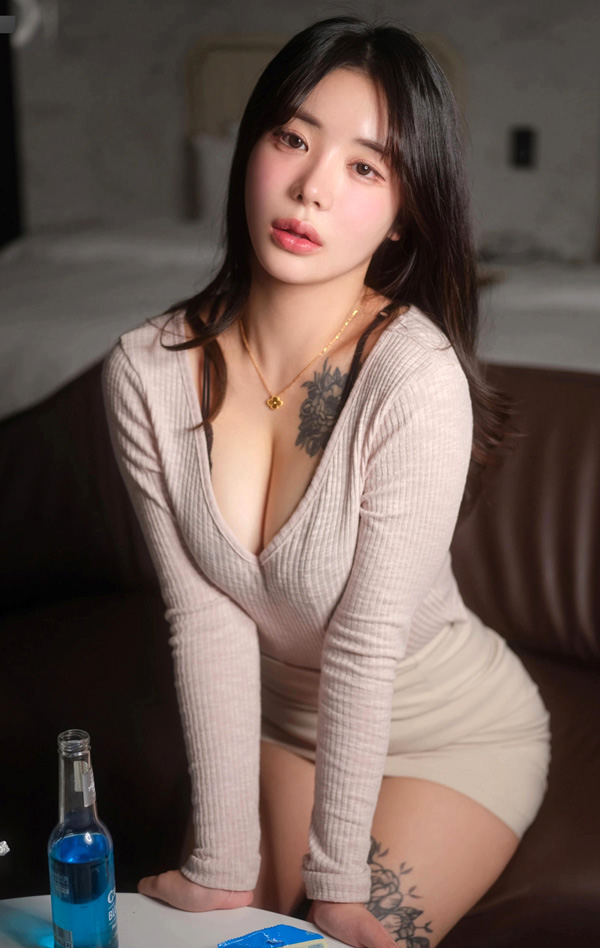 正点美女Wuyo针织短衣小露香肩迷人之极