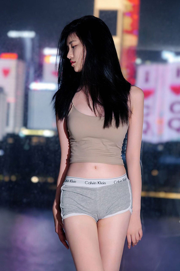 极品女神年年的夜是如此绚丽多姿