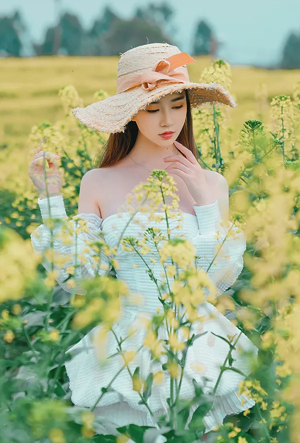 极品女神年年 油菜花地里的野趣无圣光美图