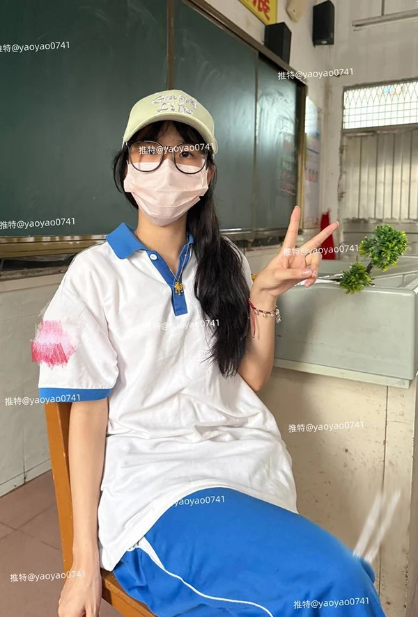 双马尾颜值萝莉@YaoYao小夭户外露出尺度图集